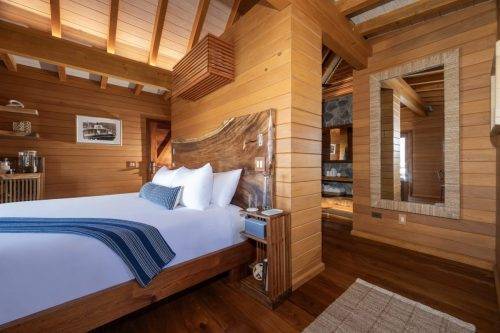 The Bitter End Yacht Club – Luxury linens in guest suite